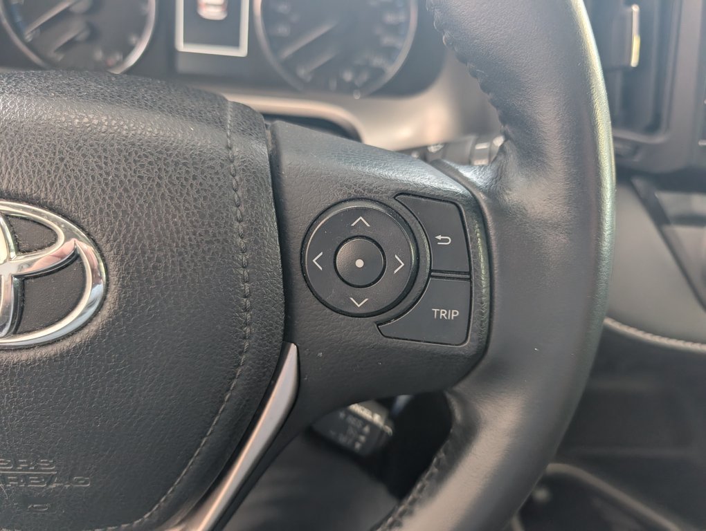 Toyota RAV4 XLE AWD 2016 à Magog, Québec - 21 - w1024h768px