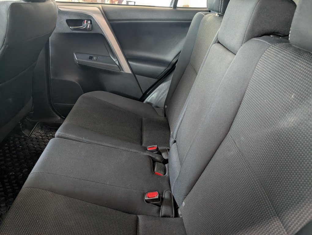 Toyota RAV4 XLE AWD 2016 à Magog, Québec - 11 - w1024h768px