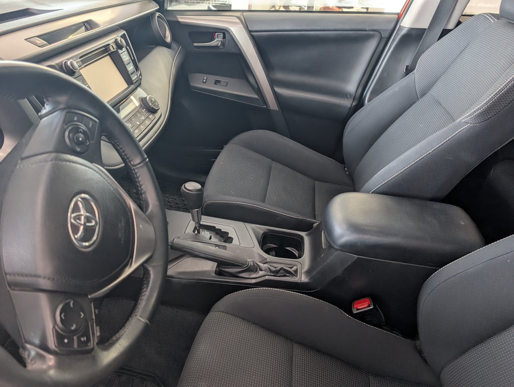 Toyota RAV4 XLE AWD 2016 à Magog, Québec - 12 - w1024h768px