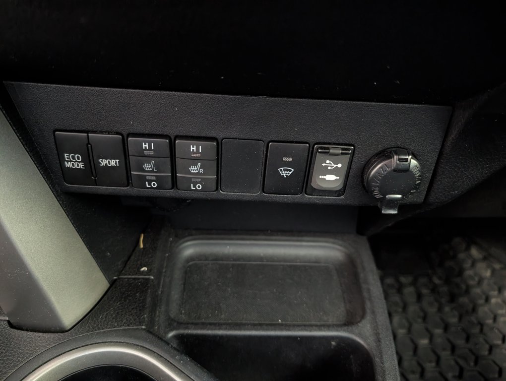 Toyota RAV4 XLE AWD 2016 à Magog, Québec - 18 - w1024h768px