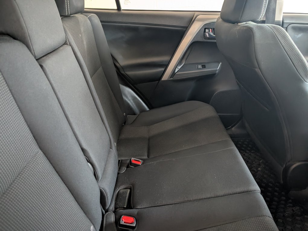 Toyota RAV4 XLE AWD 2016 à Magog, Québec - 8 - w1024h768px