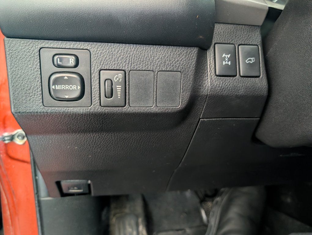 Toyota RAV4 XLE AWD 2016 à Magog, Québec - 25 - w1024h768px