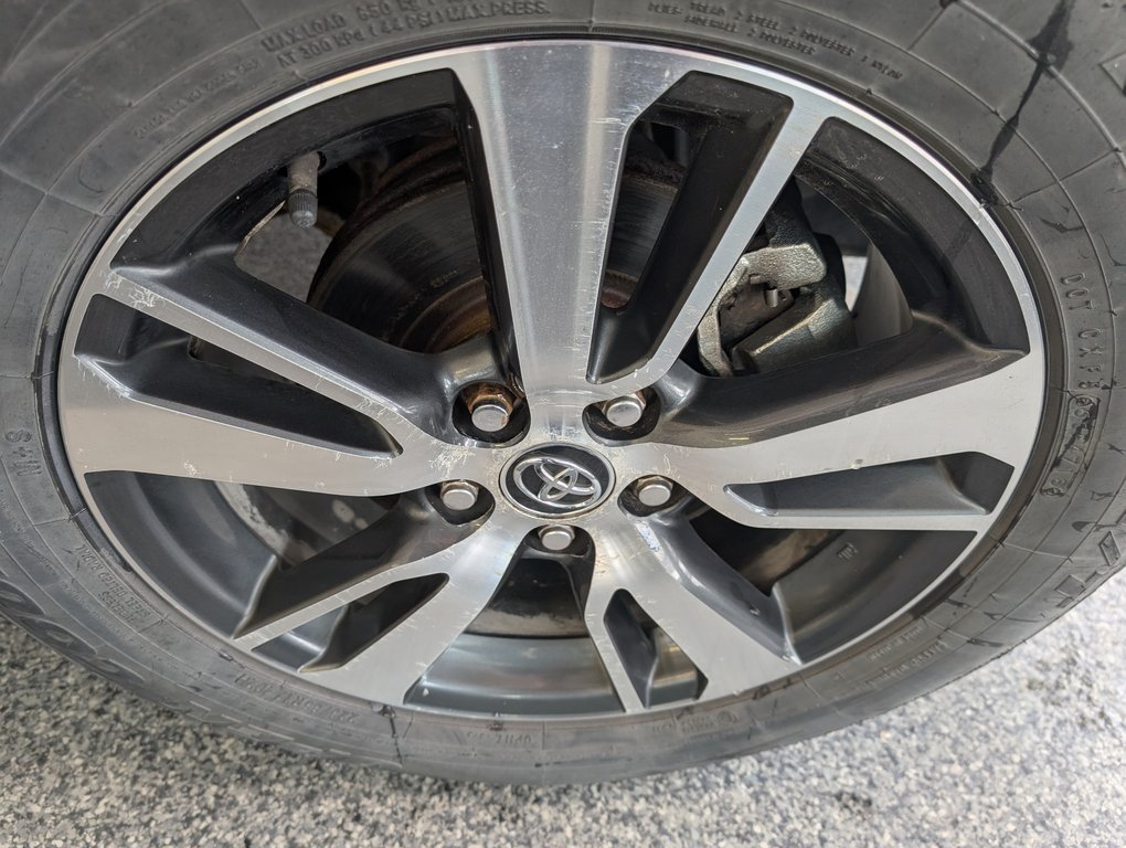 Toyota RAV4 XLE AWD 2016 à Magog, Québec - 27 - w1024h768px