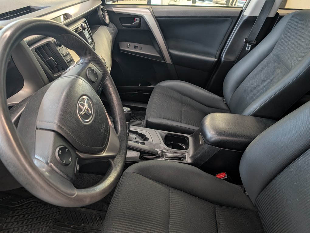 Toyota RAV4 LE AWD 2016 à Magog, Québec - 11 - w1024h768px