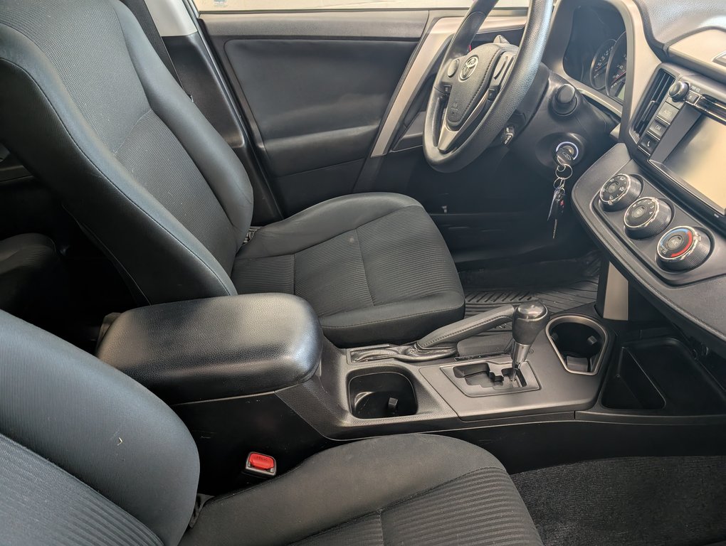Toyota RAV4 LE AWD 2016 à Magog, Québec - 8 - w1024h768px
