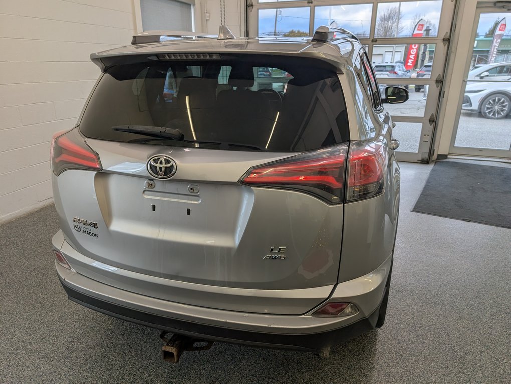 Toyota RAV4 LE AWD 2016 à Magog, Québec - 3 - w1024h768px