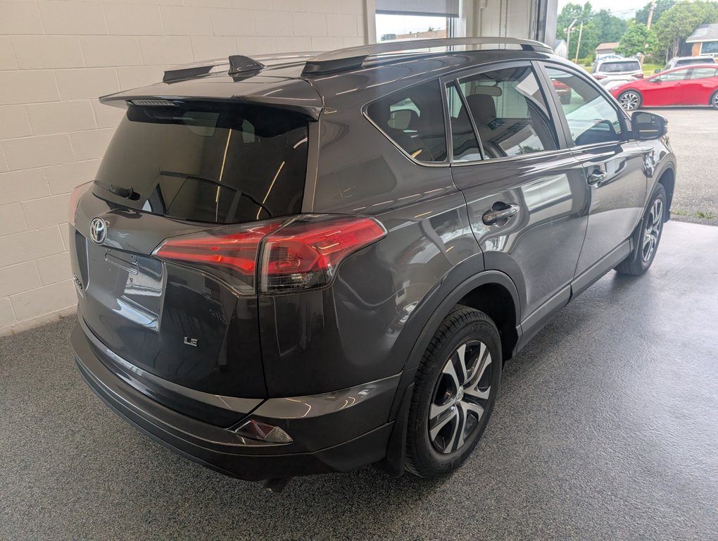 Toyota RAV4 LE 2016 à Magog, Québec - 3 - w1024h768px