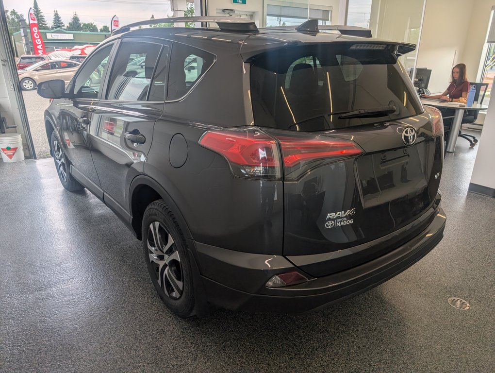Toyota RAV4 LE 2016 à Magog, Québec - 4 - w1024h768px