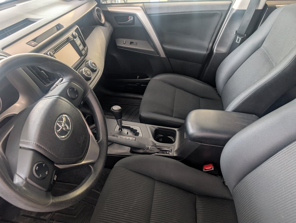 Toyota RAV4 LE 2016 à Magog, Québec - 11 - w1024h768px