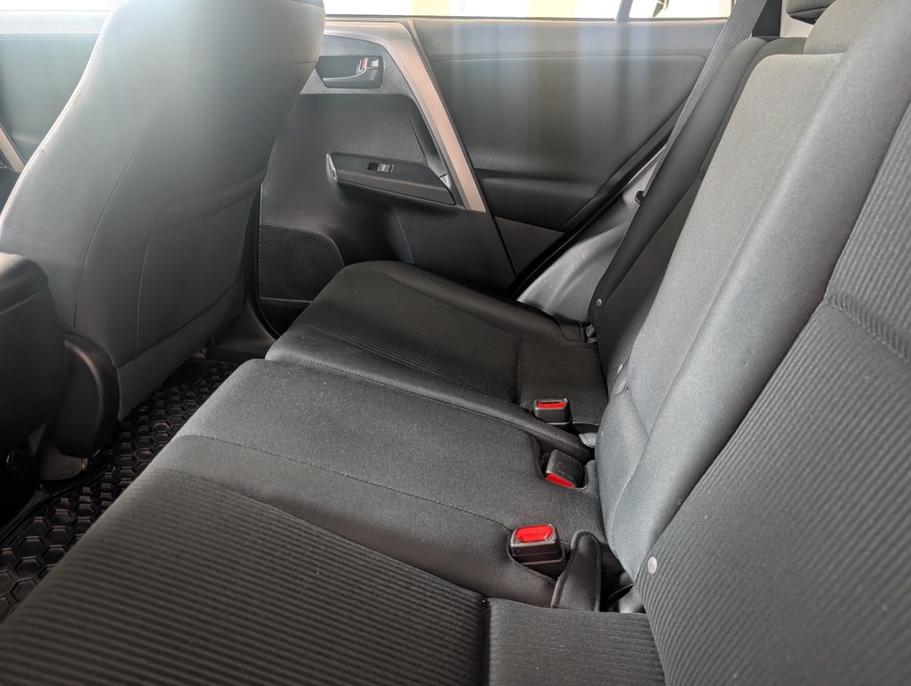 Toyota RAV4 LE 2016 à Magog, Québec - 10 - w1024h768px