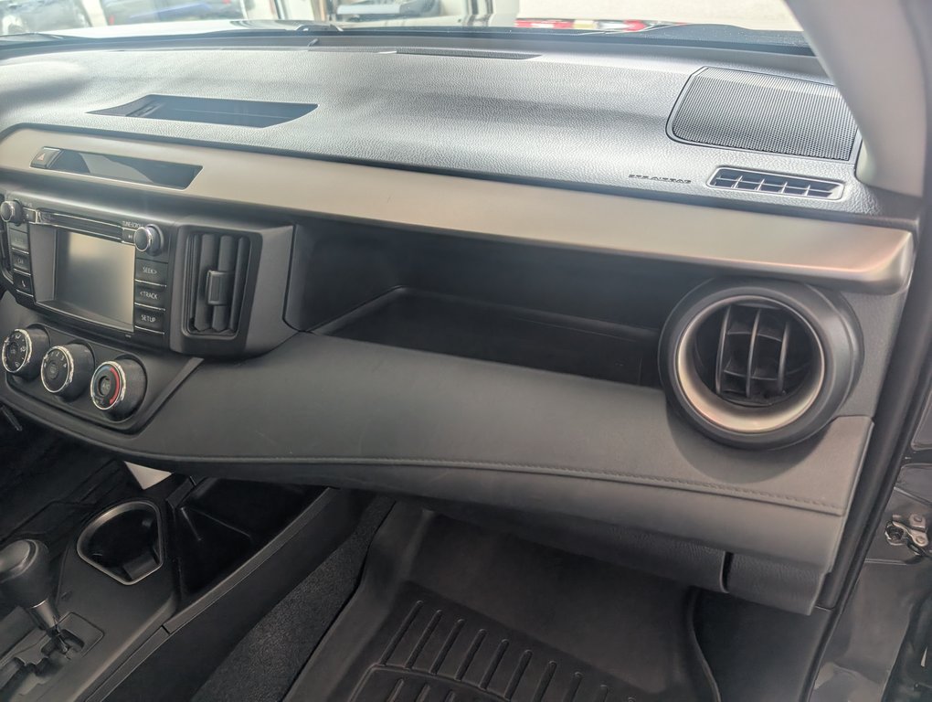 Toyota RAV4 LE 2016 à Magog, Québec - 9 - w1024h768px