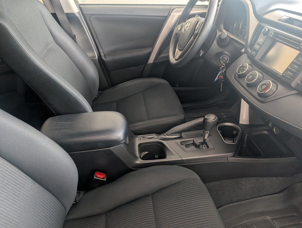 Toyota RAV4 LE 2016 à Magog, Québec - 8 - w1024h768px