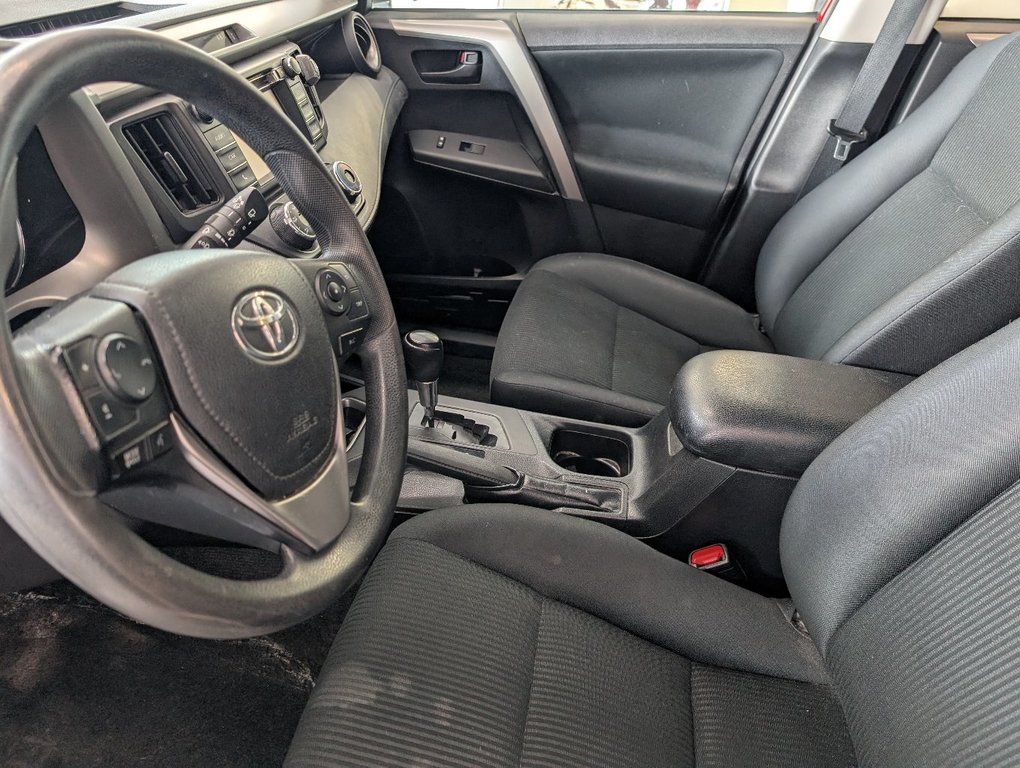 Toyota RAV4 LE 2017 à Magog, Québec - 12 - w1024h768px