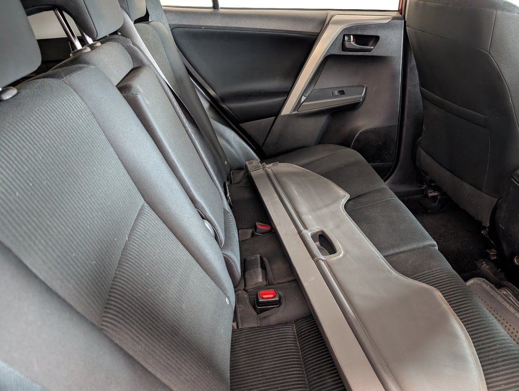 Toyota RAV4 LE 2017 à Magog, Québec - 8 - w1024h768px