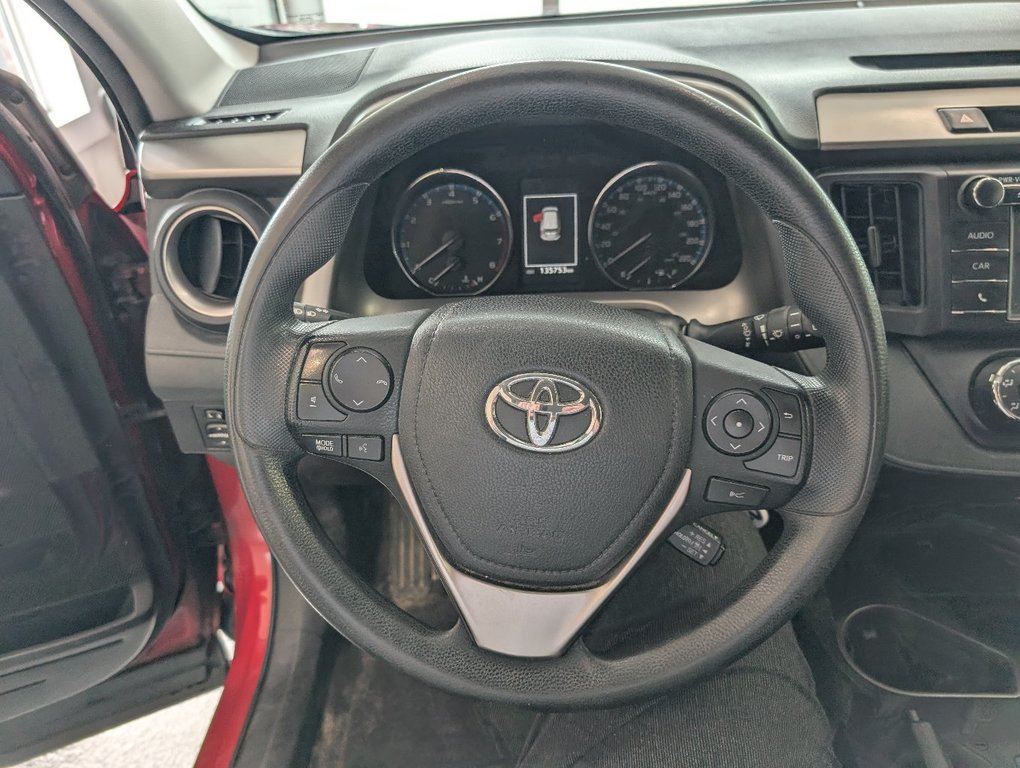 Toyota RAV4 LE 2017 à Magog, Québec - 15 - w1024h768px