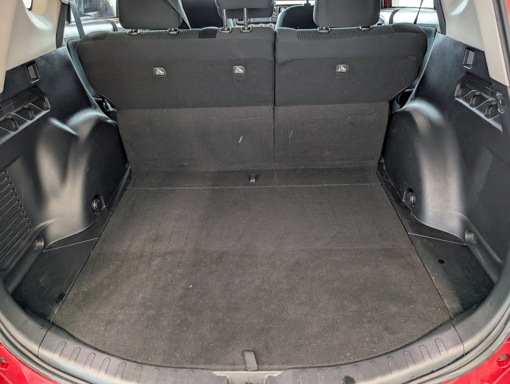 Toyota RAV4 LE 2017 à Magog, Québec - 7 - w1024h768px