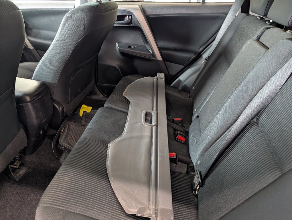 Toyota RAV4 LE 2017 à Magog, Québec - 11 - w1024h768px