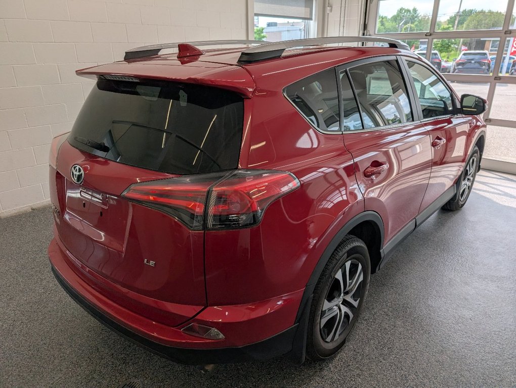 Toyota RAV4 LE 2017 à Magog, Québec - 3 - w1024h768px
