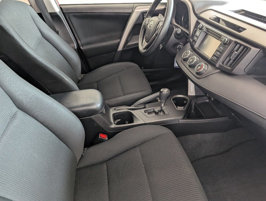 Toyota RAV4 LE AWD. 2018 à Magog, Québec - 8 - w1024h768px