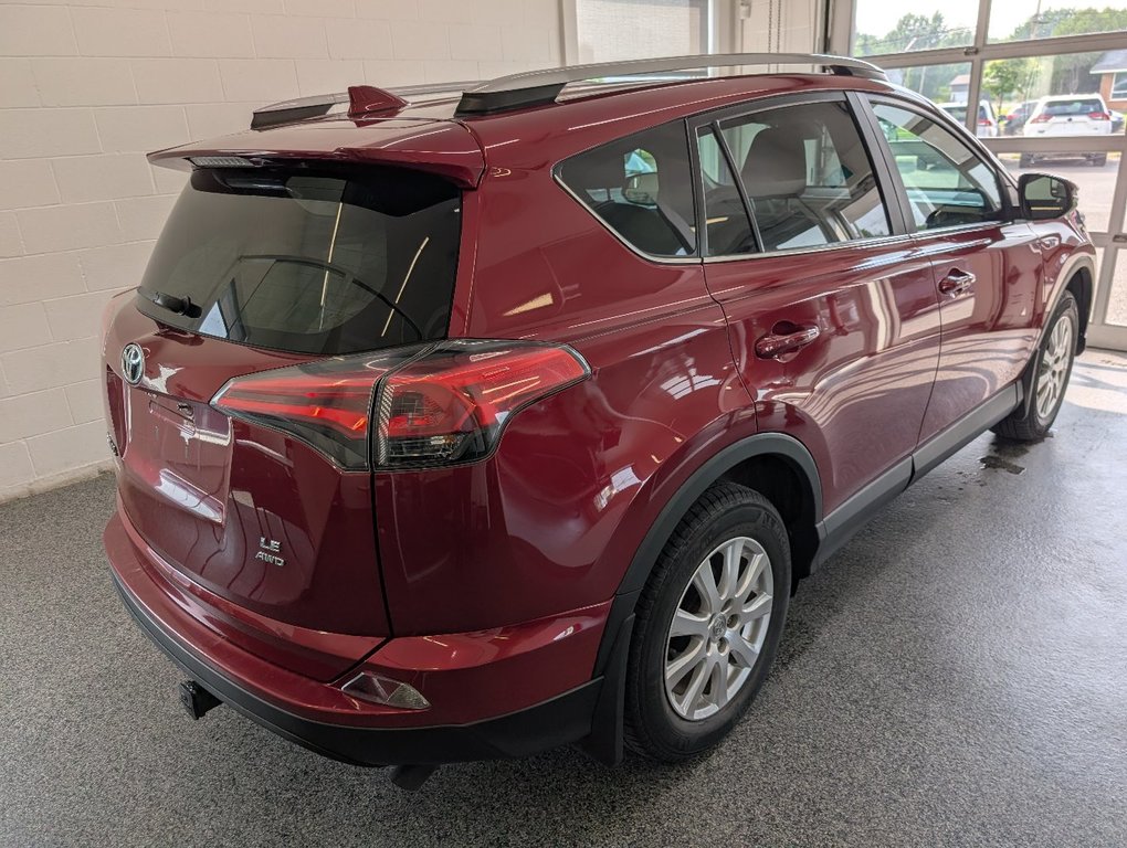 Toyota RAV4 LE AWD. 2018 à Magog, Québec - 3 - w1024h768px