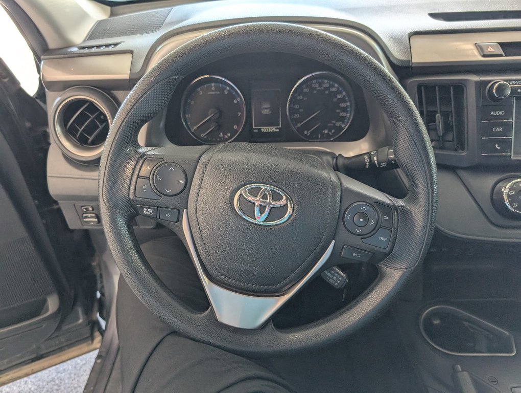 Toyota RAV4 LE AWD, 2018 à Magog, Québec - 15 - w1024h768px