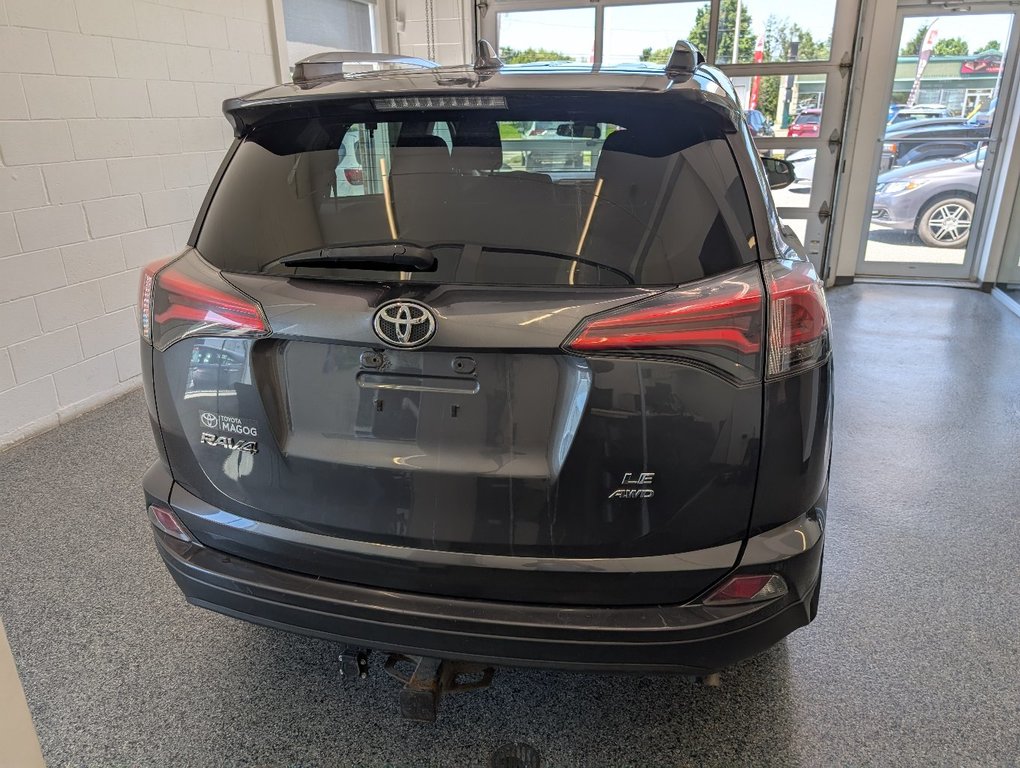 Toyota RAV4 LE AWD, 2018 à Magog, Québec - 4 - w1024h768px