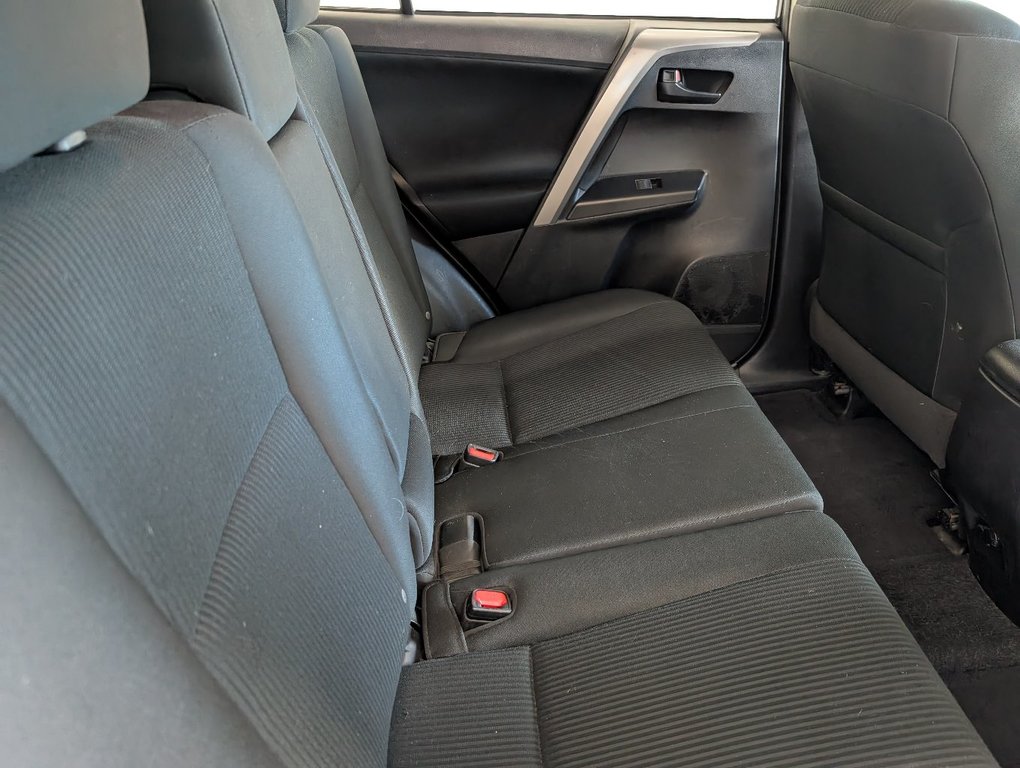Toyota RAV4 LE AWD, 2018 à Magog, Québec - 8 - w1024h768px