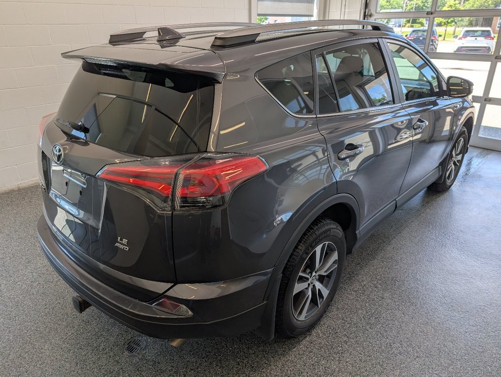 Toyota RAV4 LE AWD, 2018 à Magog, Québec - 3 - w1024h768px