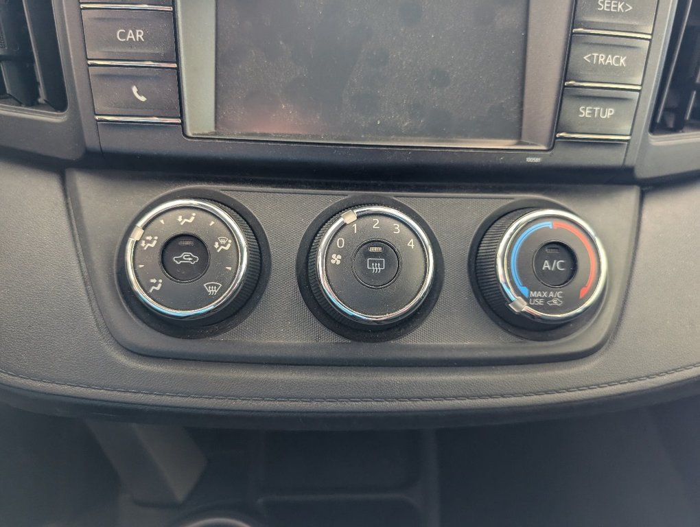 Toyota RAV4 LE AWD, 2018 à Magog, Québec - 18 - w1024h768px