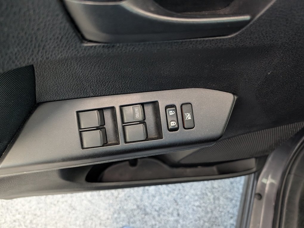 Toyota RAV4 LE AWD, 2018 à Magog, Québec - 13 - w1024h768px