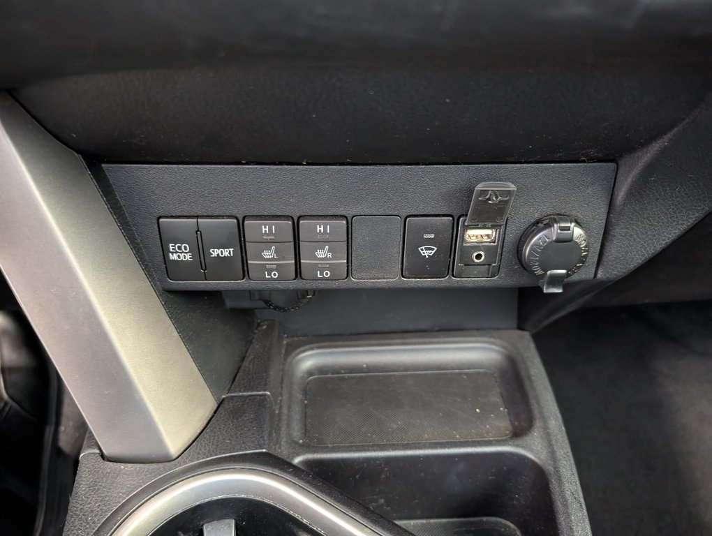 Toyota RAV4 LE AWD, 2018 à Magog, Québec - 17 - w1024h768px