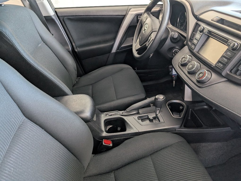 Toyota RAV4 LE AWD, 2018 à Magog, Québec - 9 - w1024h768px