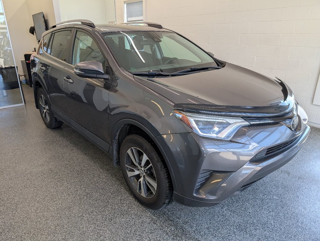 Toyota RAV4 LE AWD, 2018 à Magog, Québec - 1 - w1024h768px
