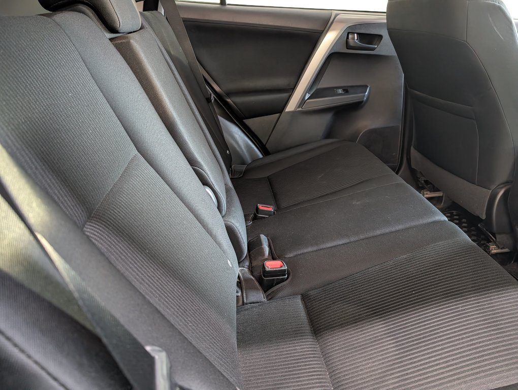 2018 Toyota RAV4 LE AWD, in Magog, Quebec - 8 - w1024h768px