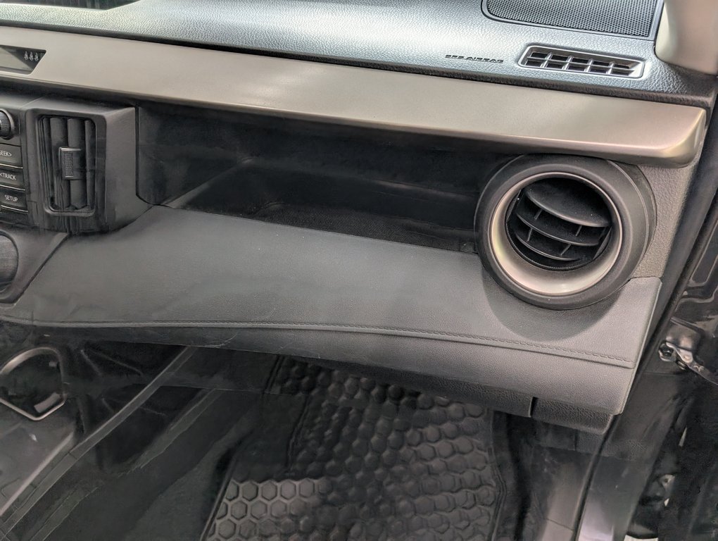 2018 Toyota RAV4 LE AWD, in Magog, Quebec - 10 - w1024h768px