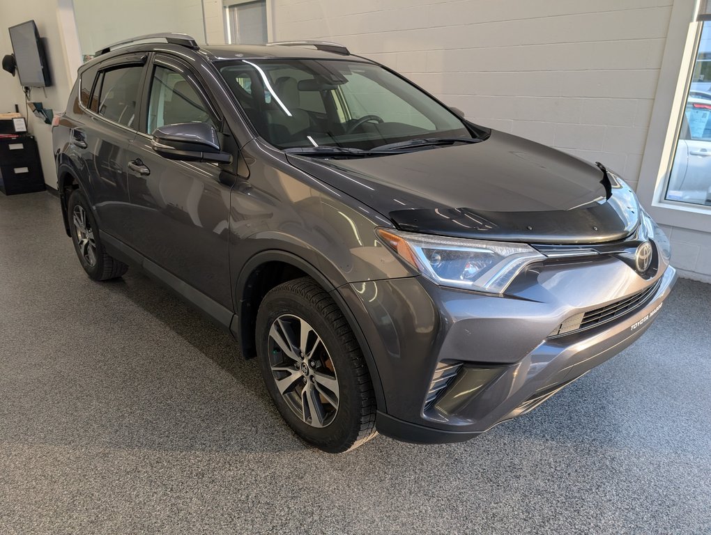 2018 Toyota RAV4 LE AWD, in Magog, Quebec - 1 - w1024h768px