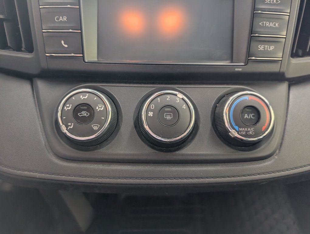 2018 Toyota RAV4 LE AWD, in Magog, Quebec - 18 - w1024h768px