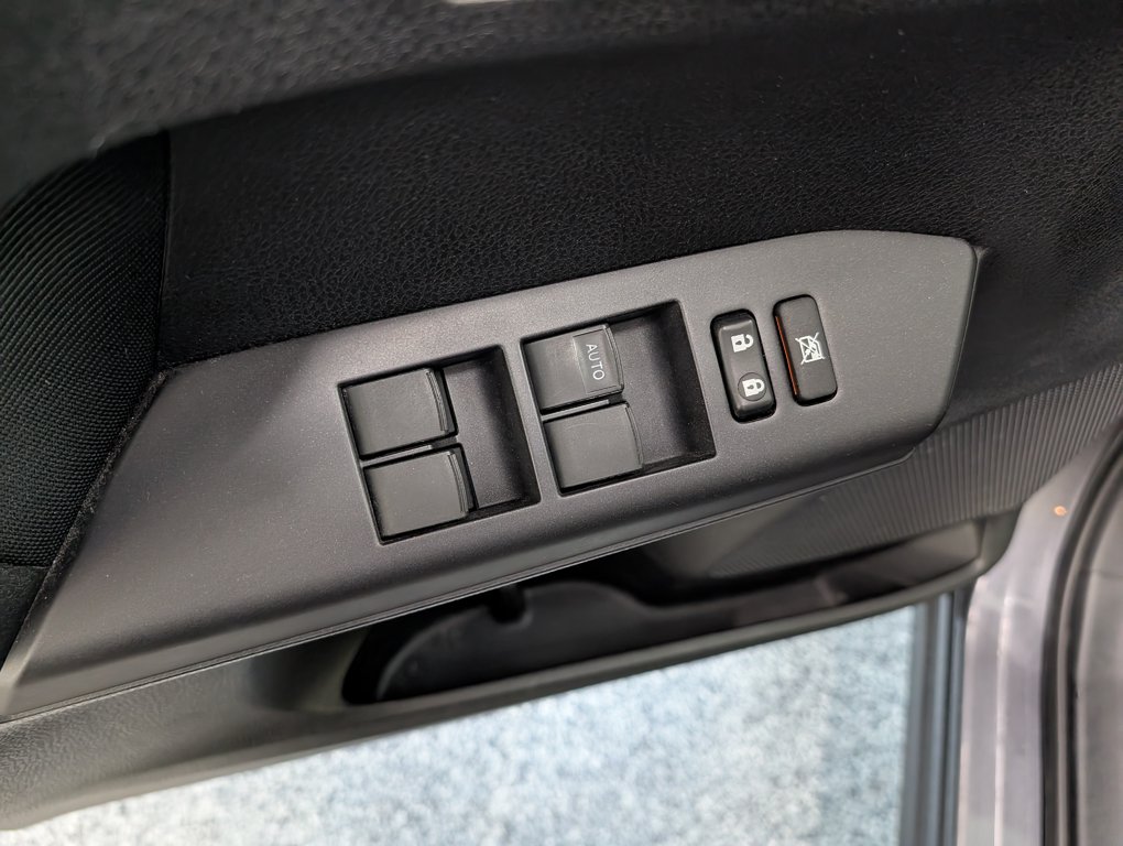 2018 Toyota RAV4 LE AWD, in Magog, Quebec - 14 - w1024h768px