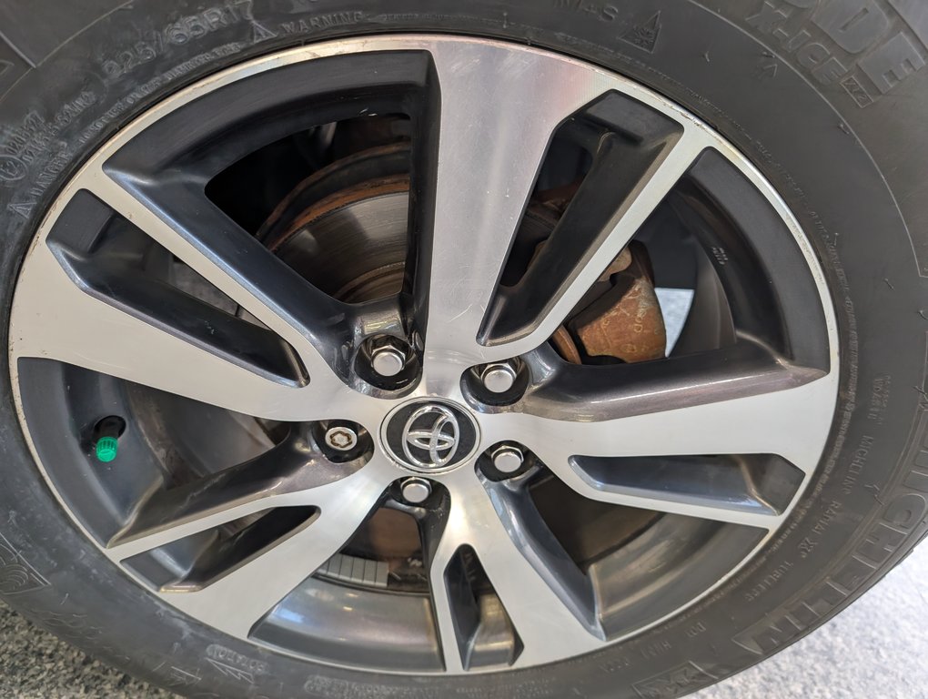 2018 Toyota RAV4 LE AWD, in Magog, Quebec - 25 - w1024h768px
