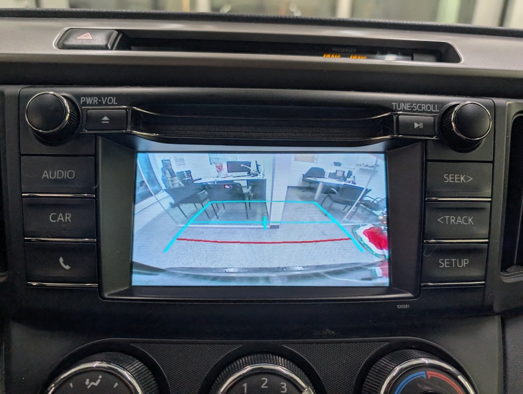 2018 Toyota RAV4 LE FWD in Magog, Quebec - 20 - w1024h768px