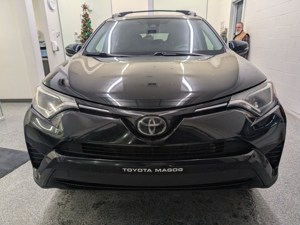 2018 Toyota RAV4 LE FWD in Magog, Quebec - 5 - w1024h768px