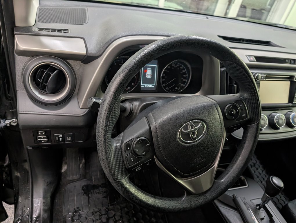 2018 Toyota RAV4 LE FWD in Magog, Quebec - 11 - w1024h768px