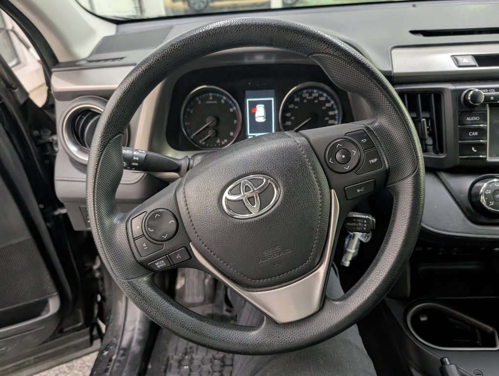 2018 Toyota RAV4 LE FWD in Magog, Quebec - 13 - w1024h768px