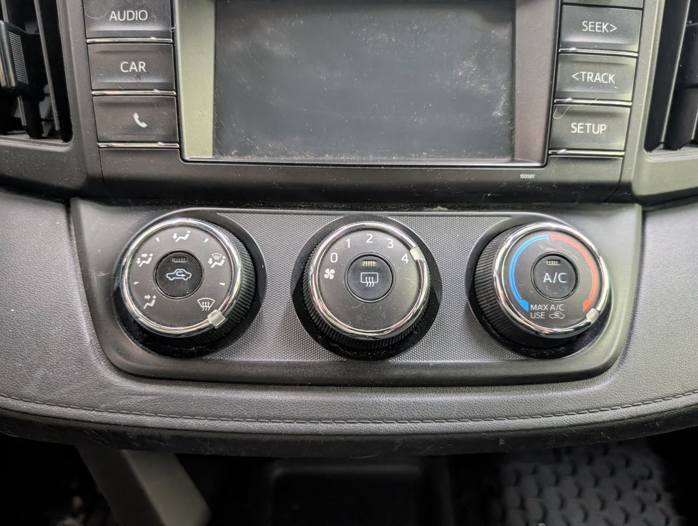 2018 Toyota RAV4 LE FWD in Magog, Quebec - 16 - w1024h768px