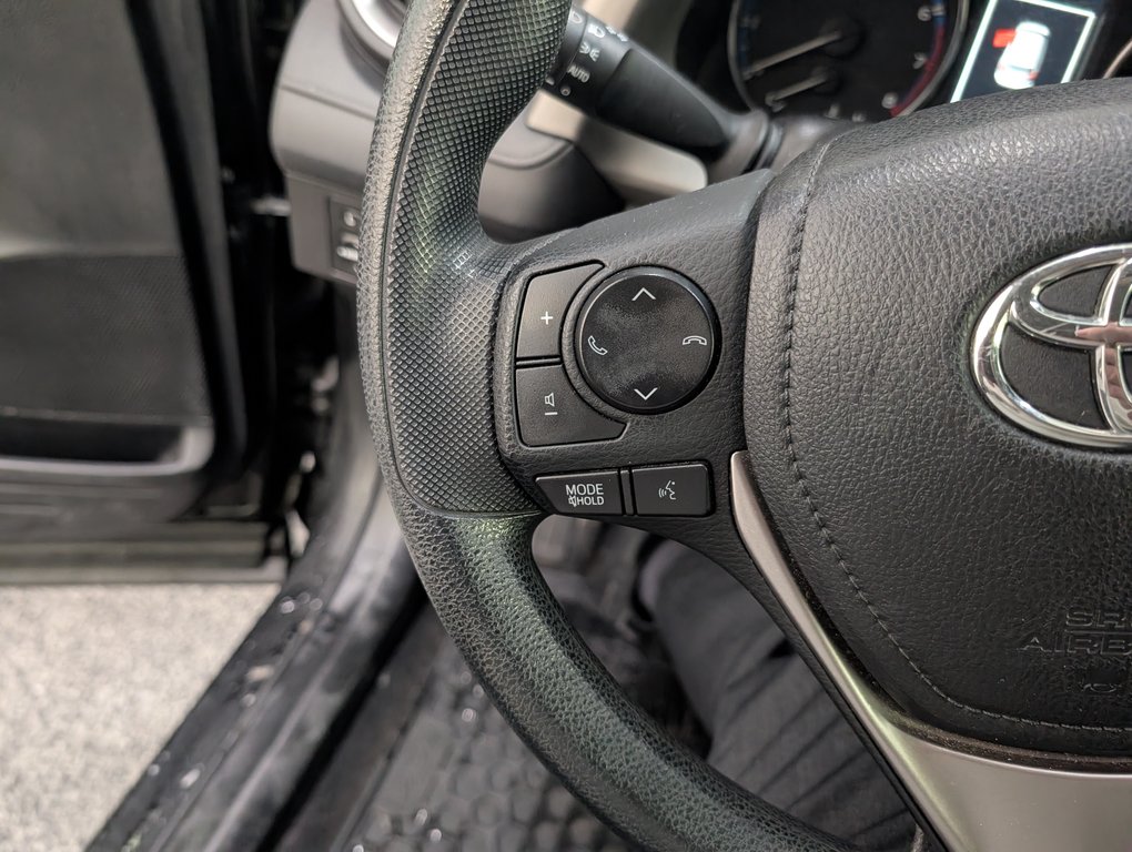 2018 Toyota RAV4 LE FWD in Magog, Quebec - 17 - w1024h768px