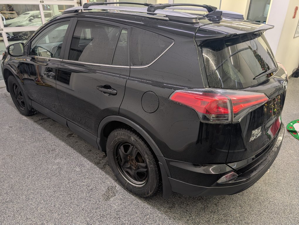 2018 Toyota RAV4 LE FWD in Magog, Quebec - 4 - w1024h768px