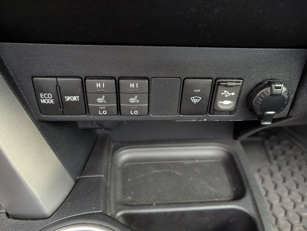 Toyota RAV4 LE 2018 à Magog, Québec - 13 - w1024h768px