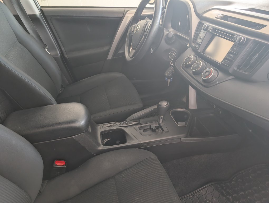 Toyota RAV4 LE 2018 à Magog, Québec - 6 - w1024h768px