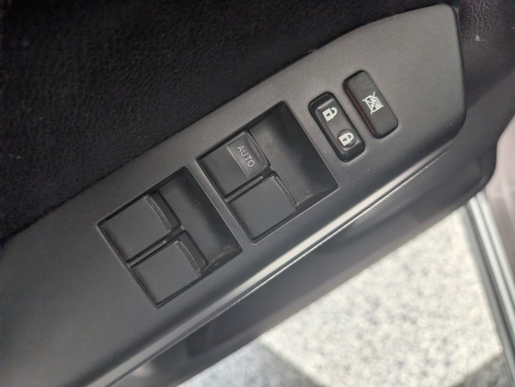 Toyota RAV4 LE 2018 à Magog, Québec - 10 - w1024h768px