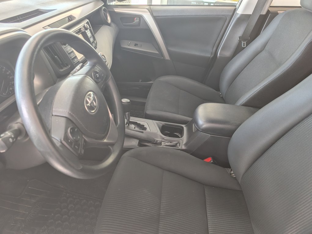 Toyota RAV4 LE 2018 à Magog, Québec - 8 - w1024h768px